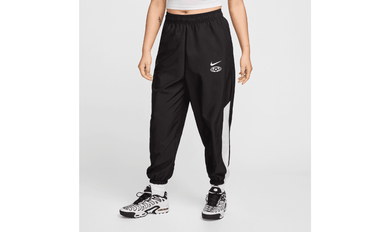 NIKE Women Sweatpants